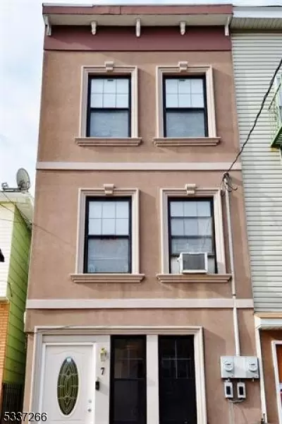 7 Wallis Ave, Jersey City, NJ 07306