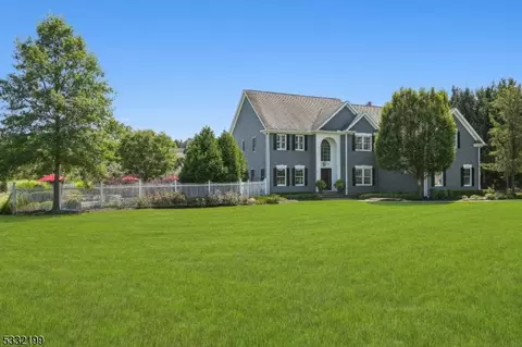 13 Ballantine Rd, Mendham Twp, NJ 07945
