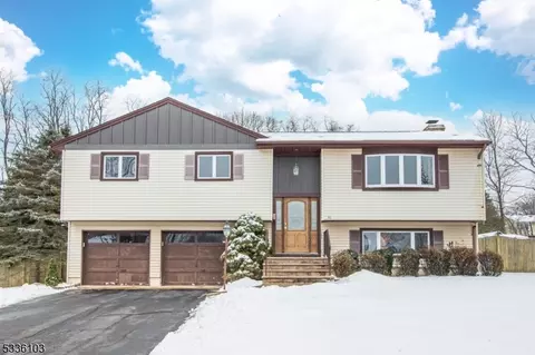 26 Henry St, Roxbury Twp, NJ 07876