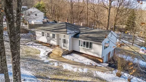 64 Warren Rd, Sparta, NJ 07871
