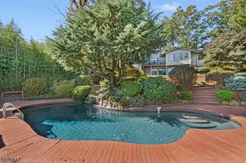 54 Hillcrest Rd, Bridgewater Twp, NJ 08836