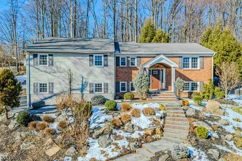90 Sun Valley Way, Morris Plains, NJ 07950