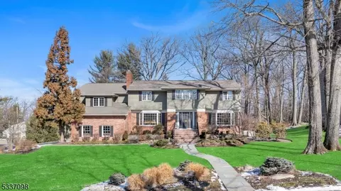 44 Maple Dr, Caldwell, NJ 07006