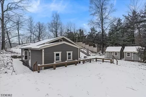 4 S Lake Trl, Byram Twp, NJ 07821