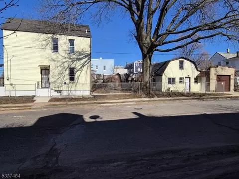 82 Speedway Ave, Newark, NJ 07106