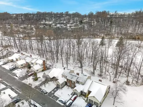 128 Goldfinch Dr, Hackettstown, NJ 07840