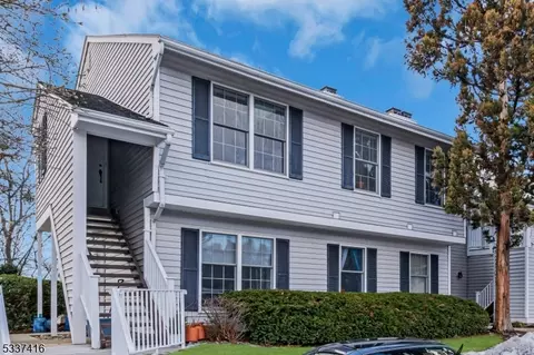 272 Kingbird Ct, Three Bridges, NJ 08887