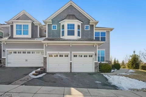 2 Lupine Ln, Hackettstown, NJ 07840