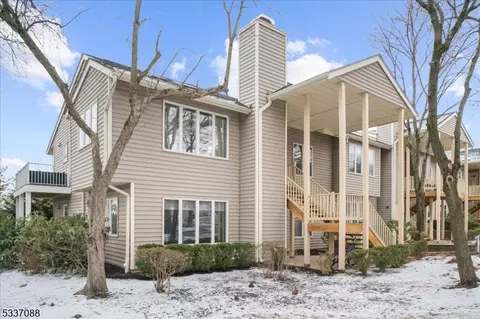 2 Westchester Ter, Annandale, NJ 08801