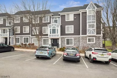 28 Village Dr, Morristown, NJ 07960