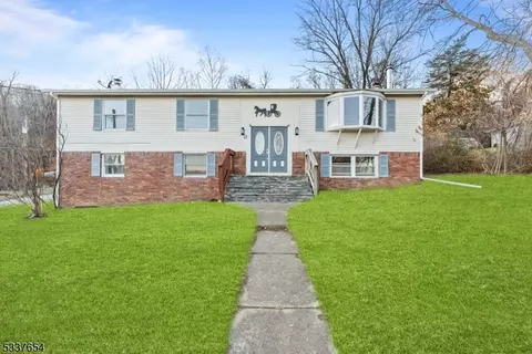 13 Phlox Ter, Vernon Twp, NJ 07418