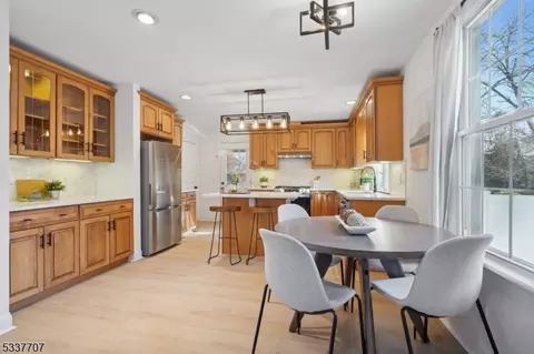 33 Caldwell Pl, Springfield, NJ 07081 photo 2