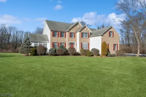 9 Horton Dr, Chester Twp, NJ 07930