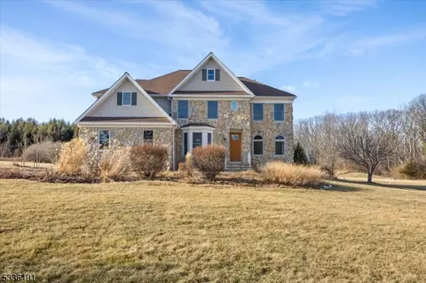 290 Pittstown Rd, Pittstown, NJ 08867
