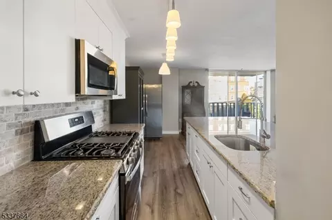 704 N Broad St #2F, Elizabeth, NJ 07208