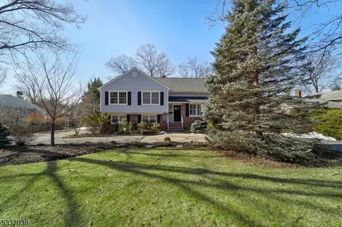 31 Rumson Rd, Livingston, NJ 07039