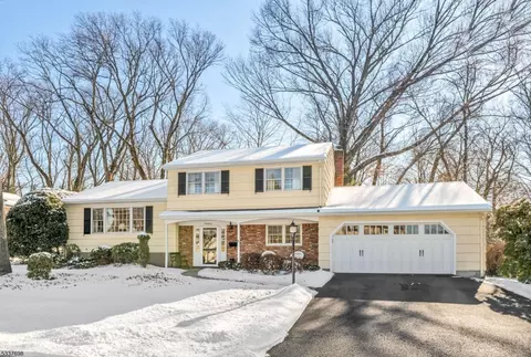 21 Hampshire Rd, Midland Park, NJ 07432