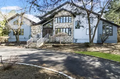 8 Rainbow Ridge Dr, Livingston, NJ 07039