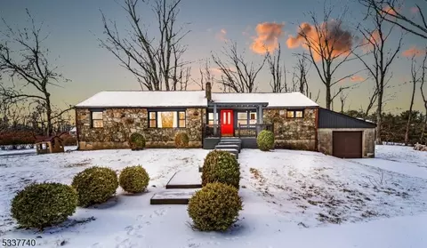 3 Hollow Rd, Glen Gardner, NJ 08826