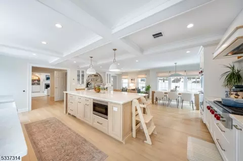 62 Candace Ln, Chatham Twp, NJ 07928