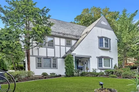 4 S Brookwood Dr, Montclair, NJ 07042