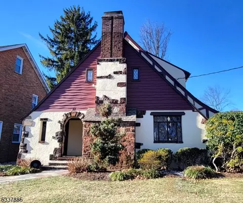 31 Burr Rd, Maplewood, NJ 07040