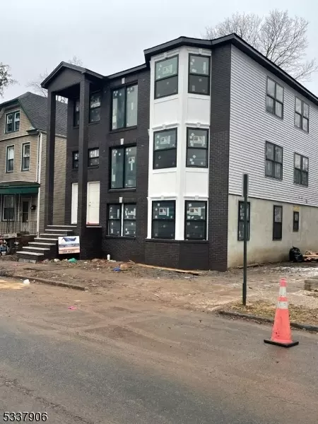 333 Amherst St, East Orange, NJ 07018