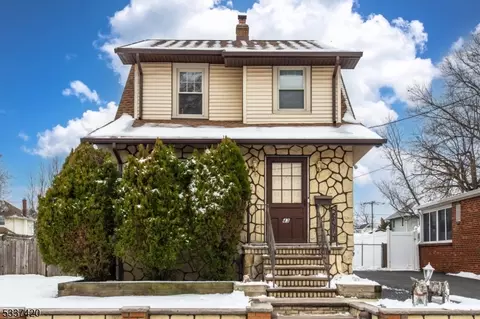 43 Thiem Ave, Rochelle Park, NJ 07662