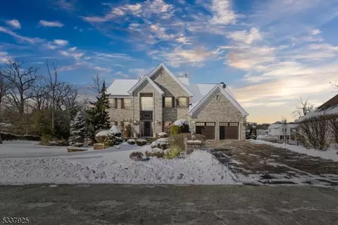 20 Ramkay Dr, Fairfield, NJ 07004