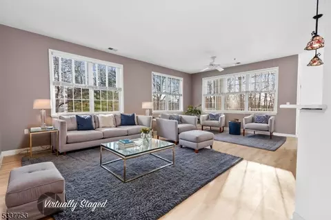 40 Ridgeview Ln, Mount Arlington, NJ 07856