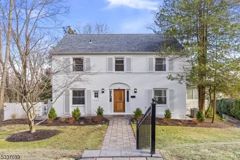 31 Crestwood Dr, Maplewood, NJ 07040