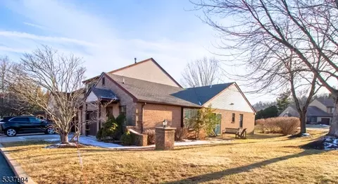 1 Daniel Ct, Lebanon, NJ 08833