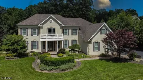 6 Crown View Ct, Sparta, NJ 07871