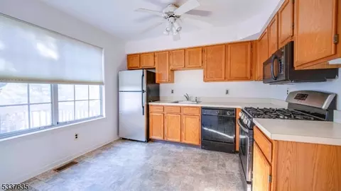 907 Wetherburn Ct, Flemington, NJ 08822 photo 12
