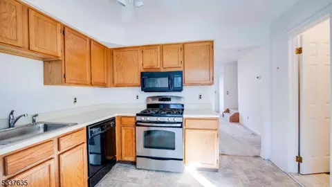 907 Wetherburn Ct, Flemington, NJ 08822 photo 11
