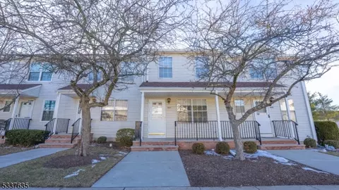 907 Wetherburn Ct, Flemington, NJ 08822 photo 2