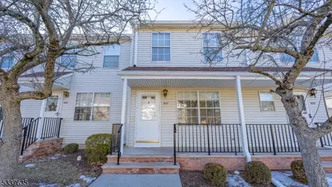 907 Wetherburn Ct, Flemington, NJ 08822