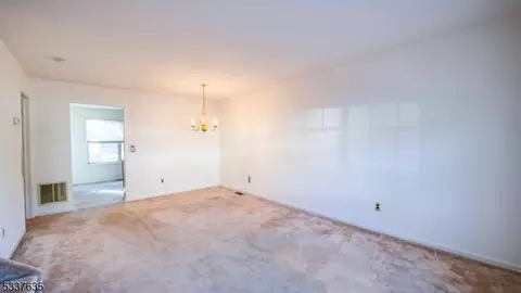 907 Wetherburn Ct, Flemington, NJ 08822 photo 9