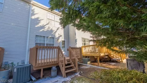 907 Wetherburn Ct, Flemington, NJ 08822 photo 5