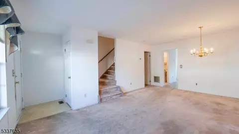 907 Wetherburn Ct, Flemington, NJ 08822 photo 8