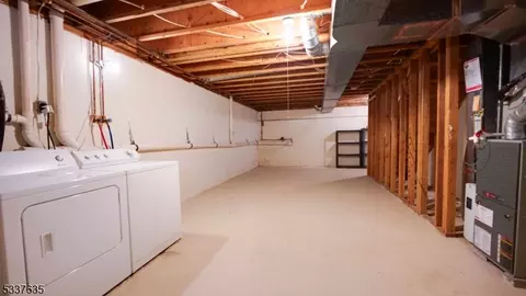 907 Wetherburn Ct, Flemington, NJ 08822 photo 20