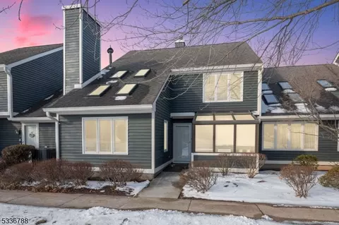 5 Village Dr, Basking Ridge, NJ 07920