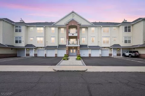 2206 Courtney Ln, Somerset, NJ 08873