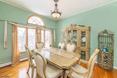 51 Molinari Dr, Wanaque, NJ 07465 photo 4