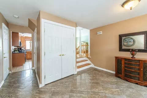 51 Molinari Dr, Wanaque, NJ 07465 photo 2