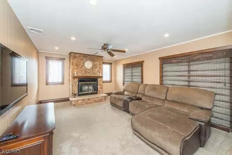 51 Molinari Dr, Wanaque, NJ 07465 photo 9