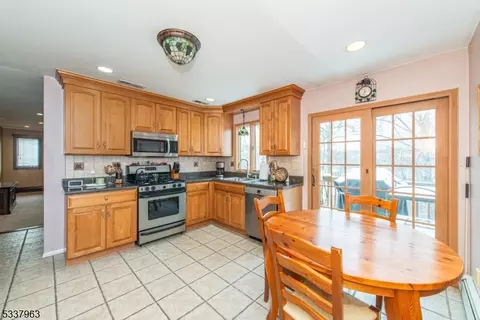 51 Molinari Dr, Wanaque, NJ 07465 photo 6