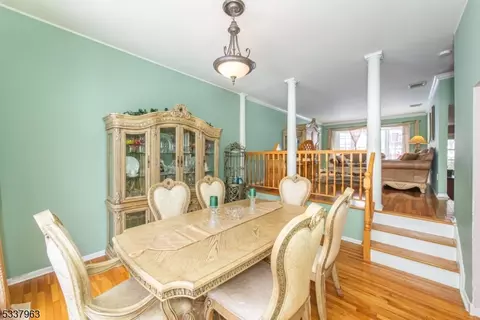 51 Molinari Dr, Wanaque, NJ 07465 photo 5
