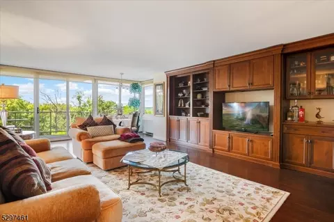 1 Claridge Dr #427, Verona, NJ 07044