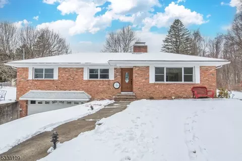 5 Thornlot Rd, Vernon Twp, NJ 07460